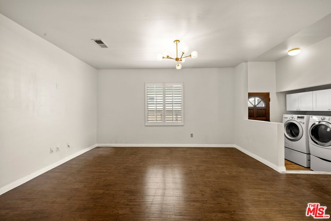 Interior, Utility Closets, Washer, Wood Texture Flooring
