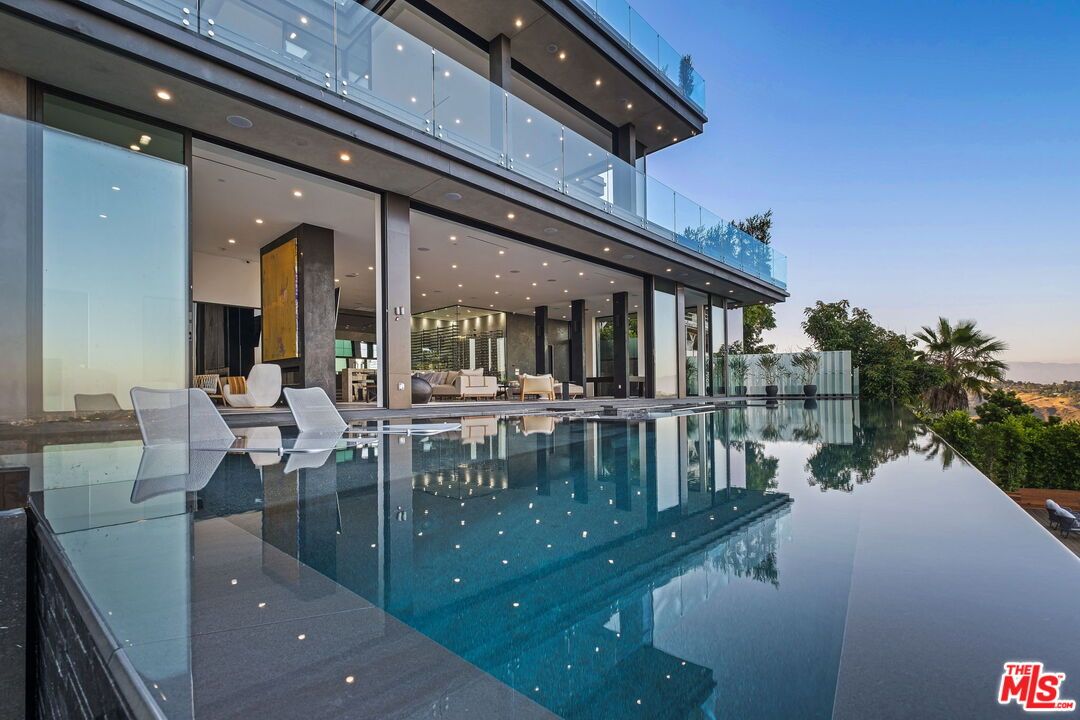 Exterior, Pool, Water