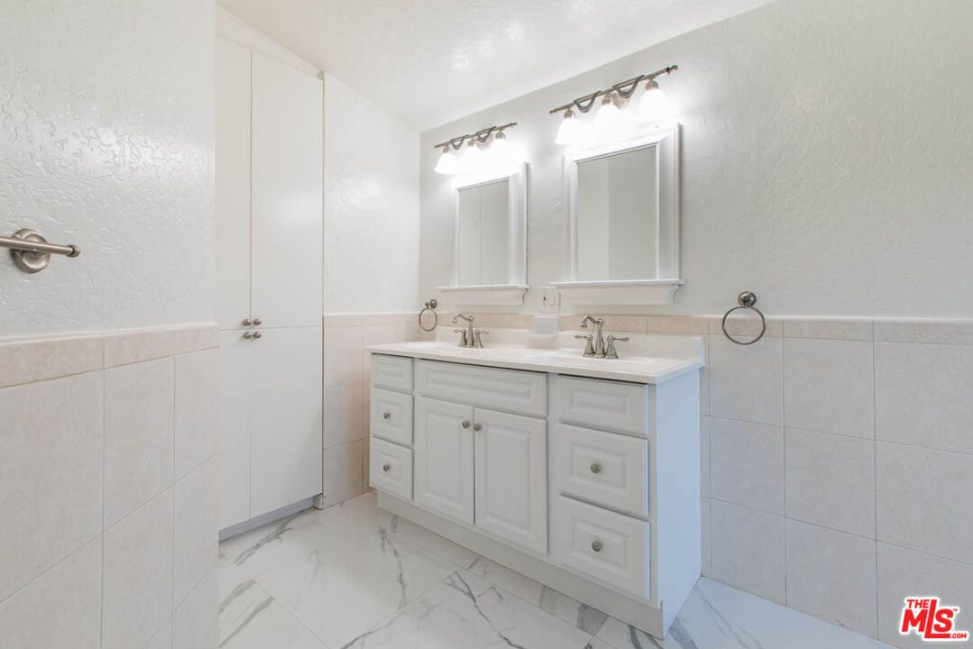 Bathroom, Dual Sink Vanities, Interior, Marble