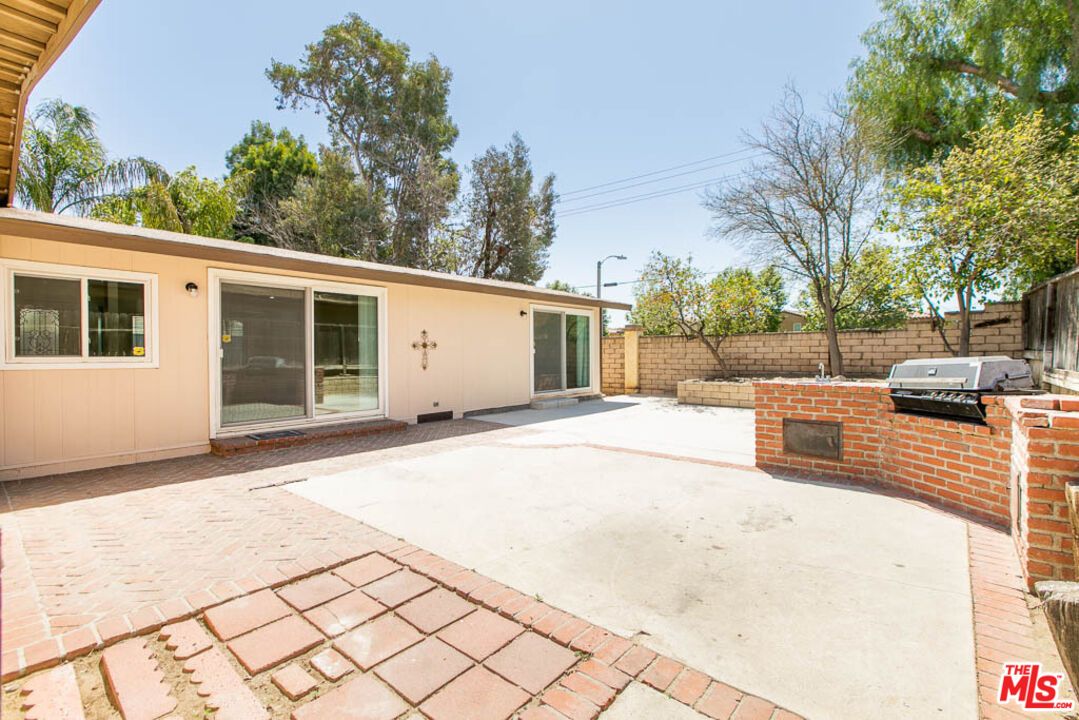 Exterior, Outdoor Kitchen