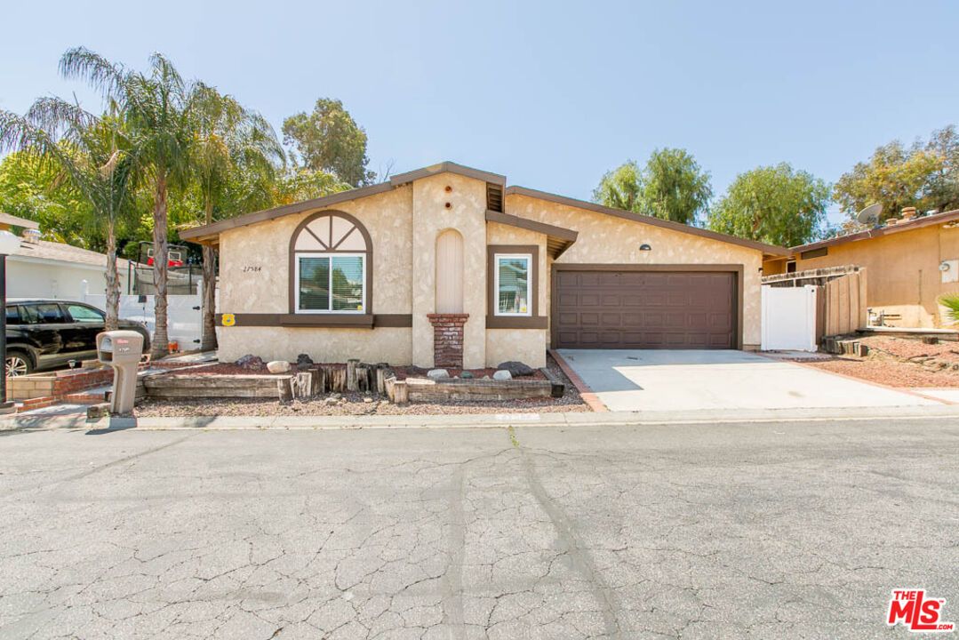 Attached, Exterior, Facade, Spanish Mediterranean