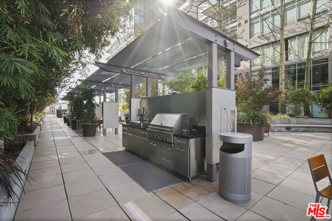 Exterior, Outdoor Kitchen