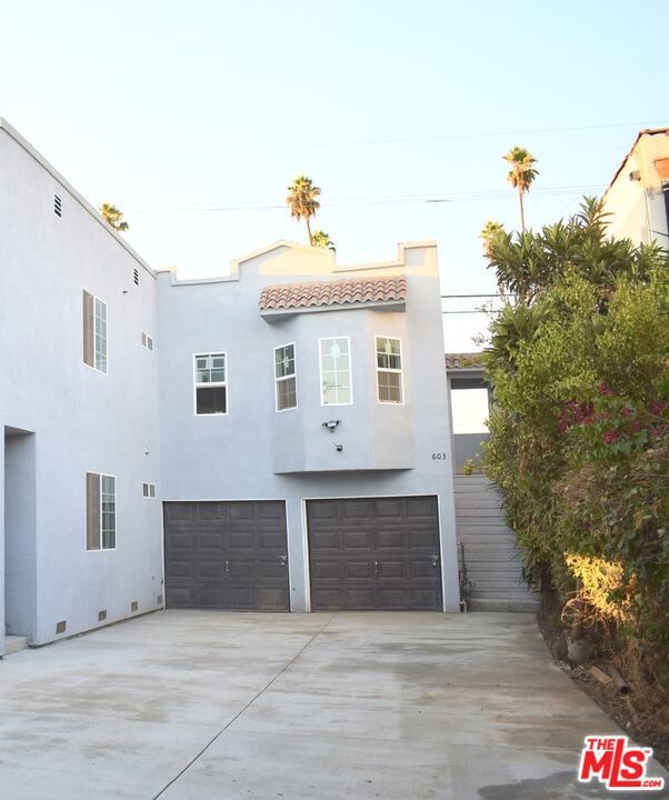 Attached, Exterior, Facade, Spanish Mediterranean