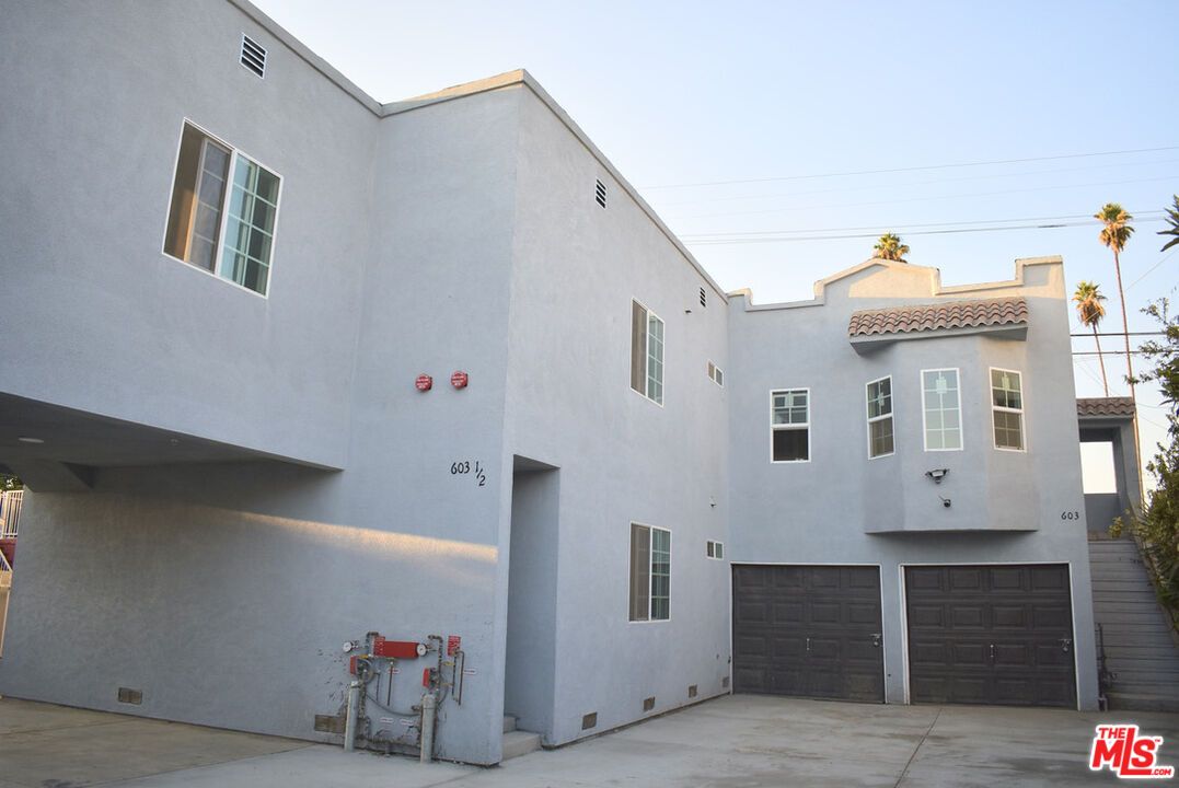 Attached, Exterior, Facade, Spanish Mediterranean