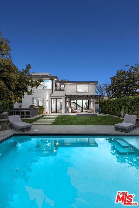 Exterior, Pool