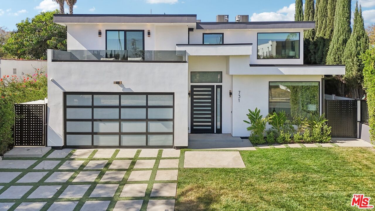 Attached, Backyard, Exterior, Facade, Modern