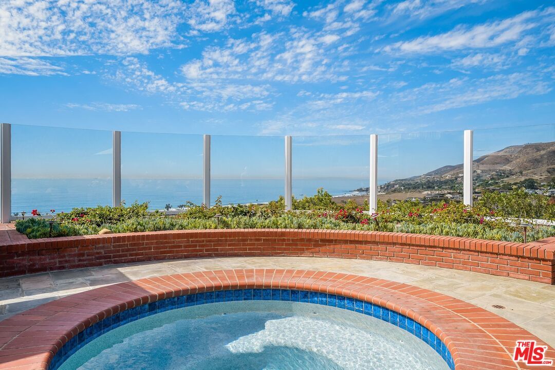 Exterior, Pool, Water