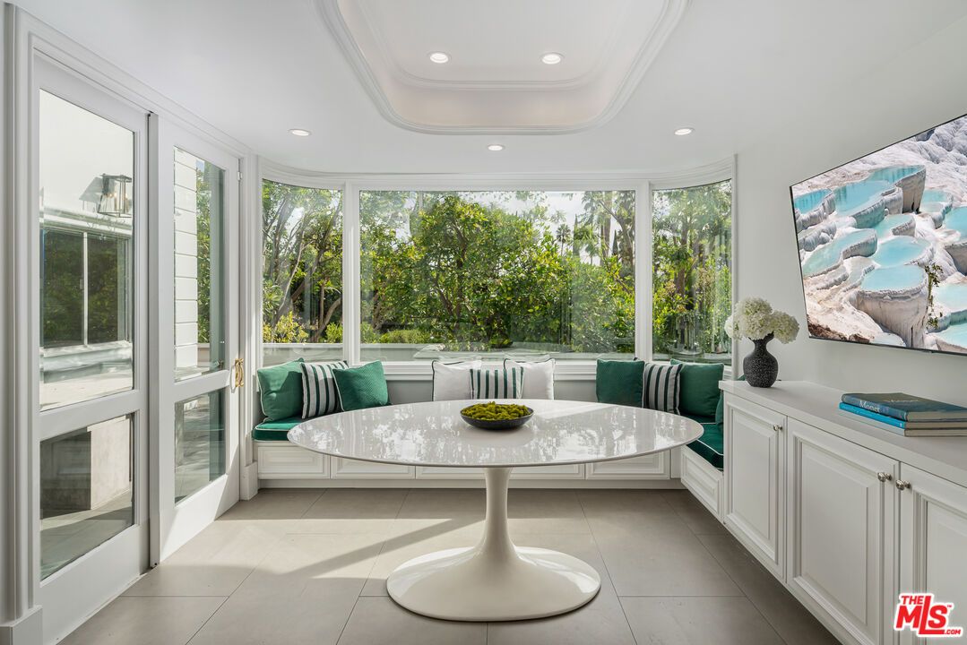 Dining room, Interior, Recessed Lighting