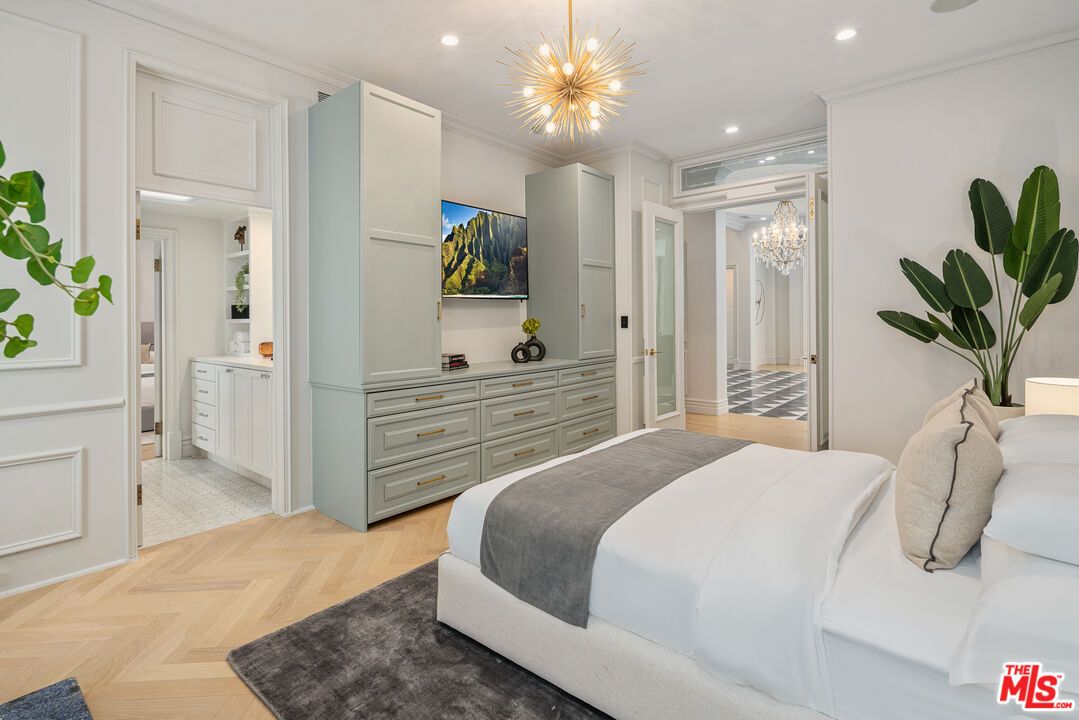 Bedroom, Chandelier, Interior, Pendant Lights, Recessed Lighting, Wood Texture Flooring