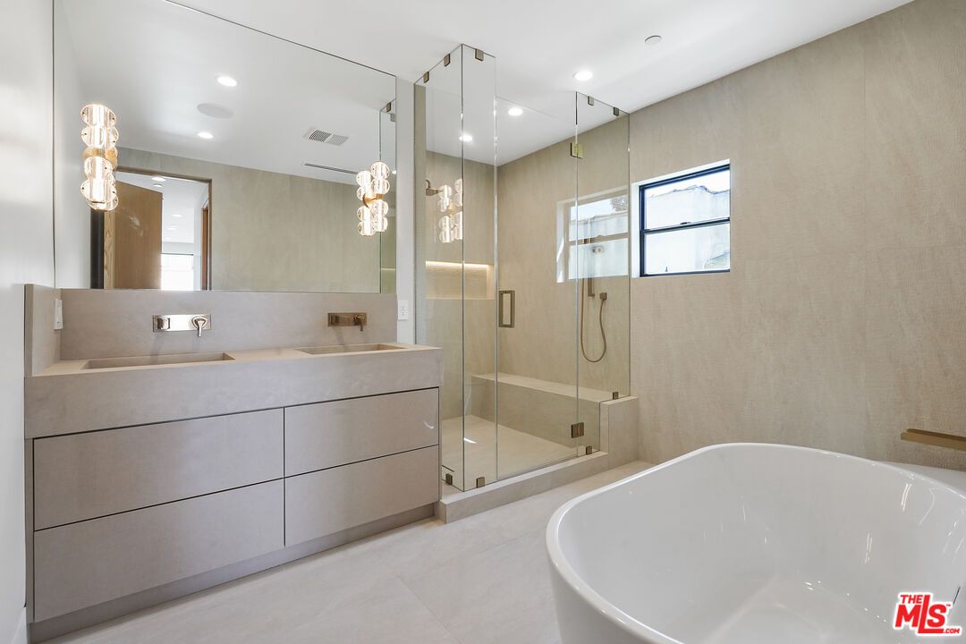 Bathroom, Free Standing Baths, Glass Shower, Interior, Pendant Lights, Recessed Lighting