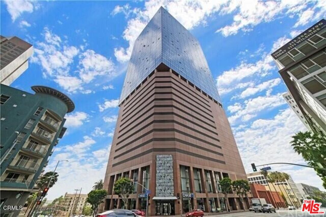 Exterior, Facade, Condo Building