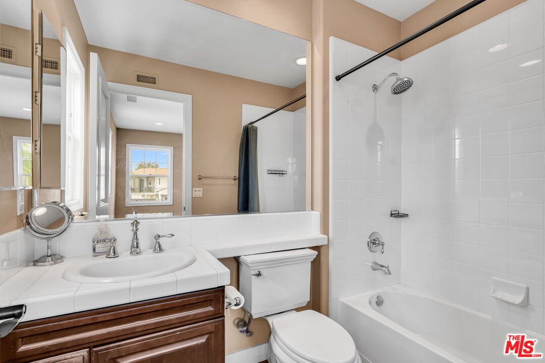 Bathroom, Interior, Recessed Lighting, Tile Countertops