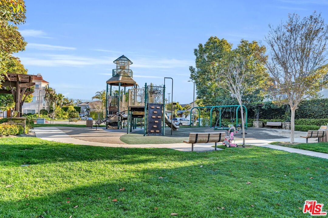 Backyard, Exterior, Playground