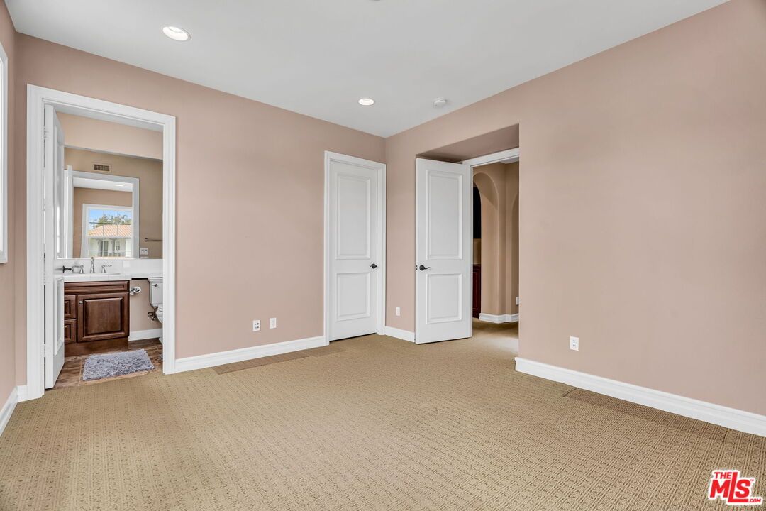 Bathroom, Empty room, Interior, Recessed Lighting