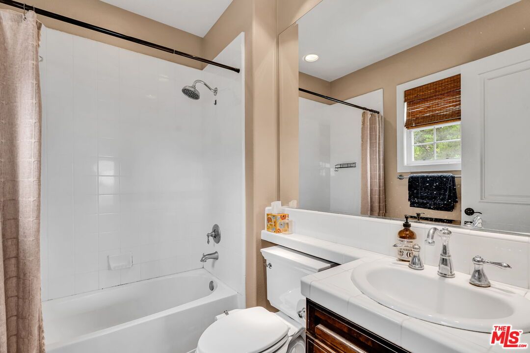 Bathroom, Interior, Recessed Lighting, Tile Countertops