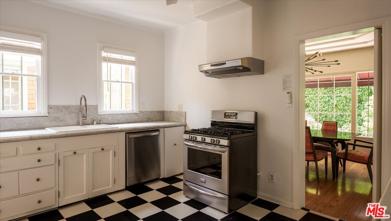 Dining room, Interior, Kitchen, Stainless Steel Appliances