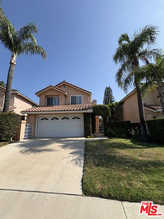 Attached, Exterior, Facade, Mediterranean