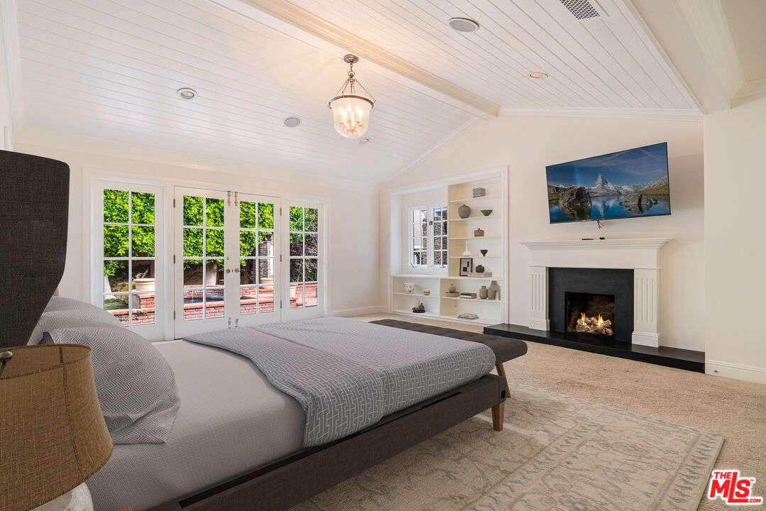 Bedroom, Fireplace, Interior, Pendant Lights, Recessed Lighting