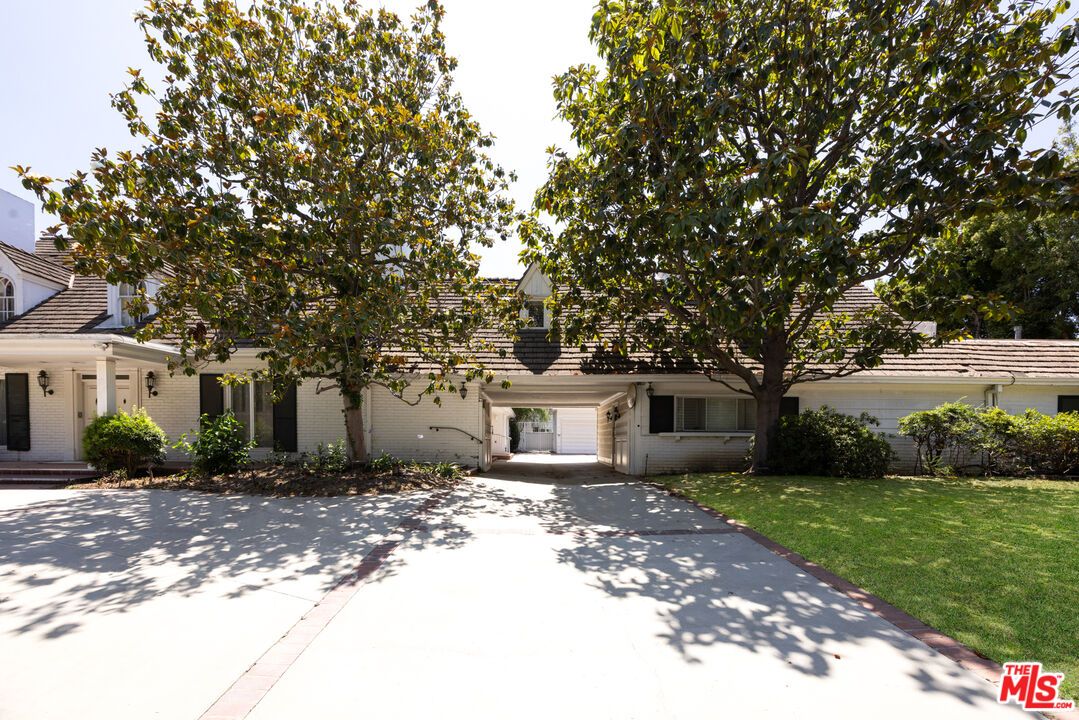 Attached, Backyard, Exterior, Facade, Cape Cod