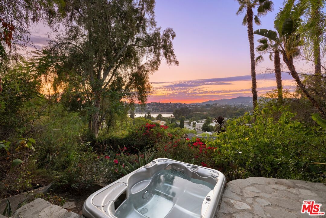 Exterior, Hot Tub