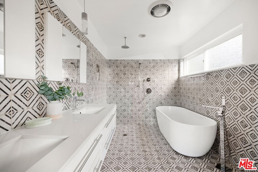 Bathroom, Dual Sink Vanities, Free Standing Baths, Interior