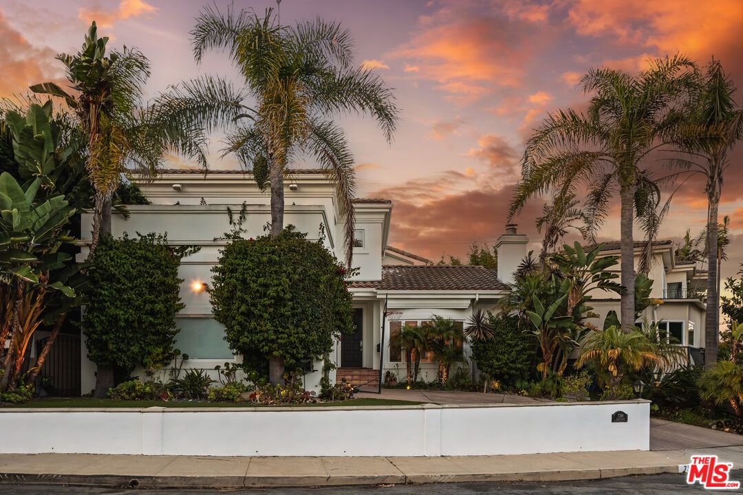 Exterior, Facade, Mediterranean