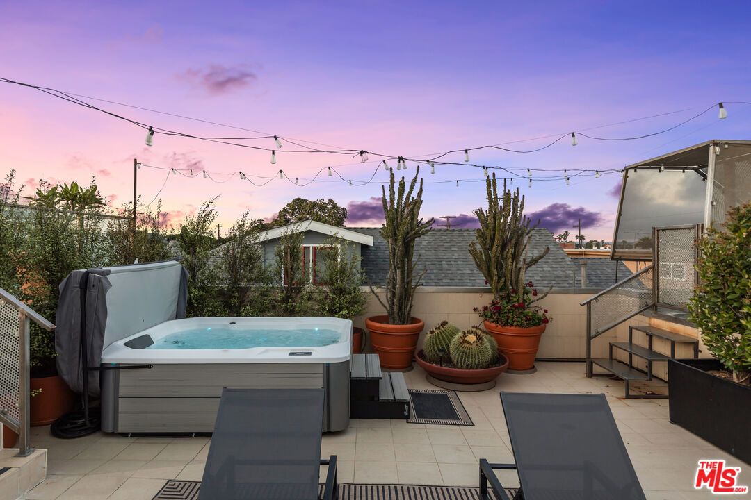 Exterior, Hot Tub