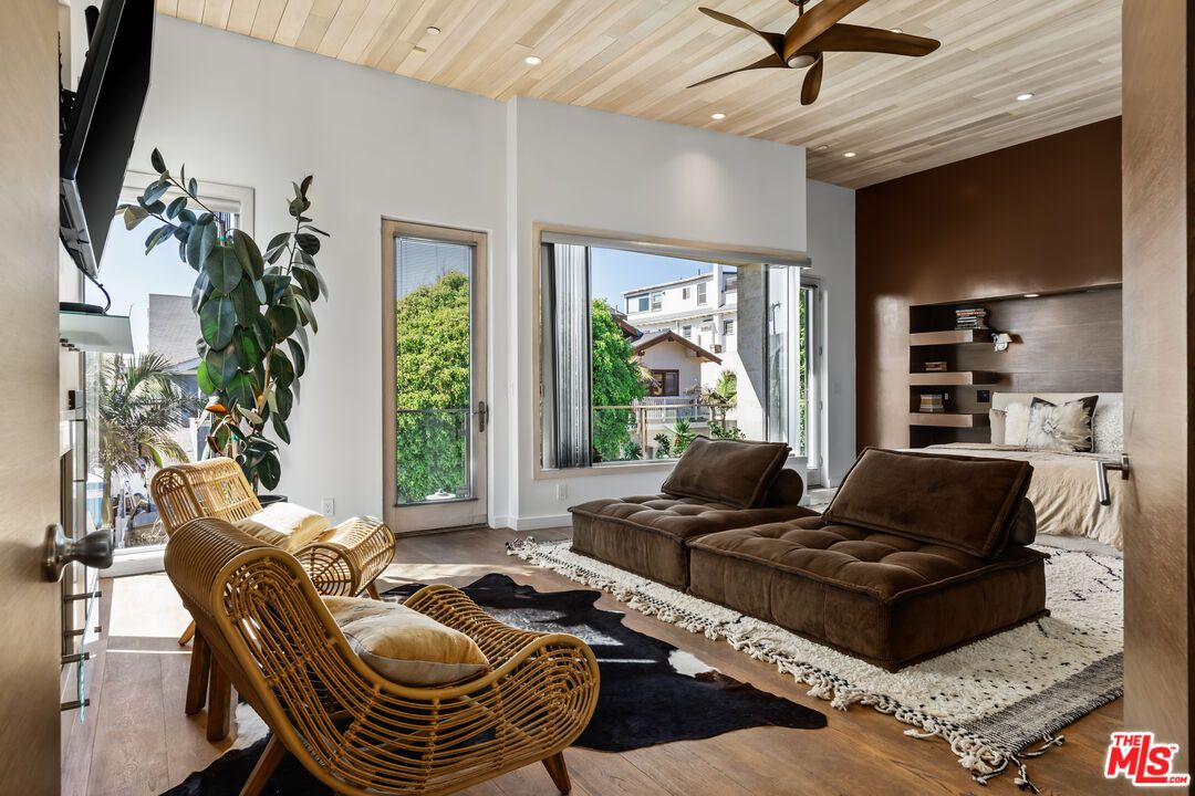 Interior, Living room, Recessed Lighting, Wooden Ceilings, Wood Texture Flooring