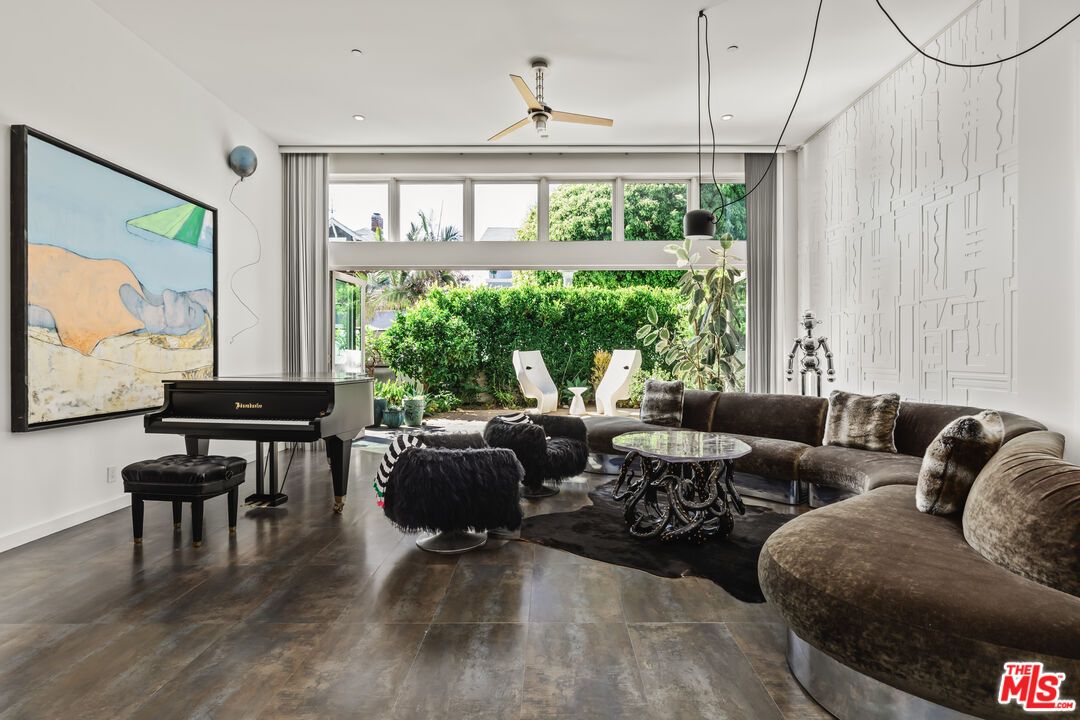Interior, Living room, Pendant Lights, Piano, Recessed Lighting