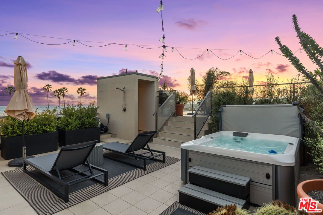 Exterior, Hot Tub