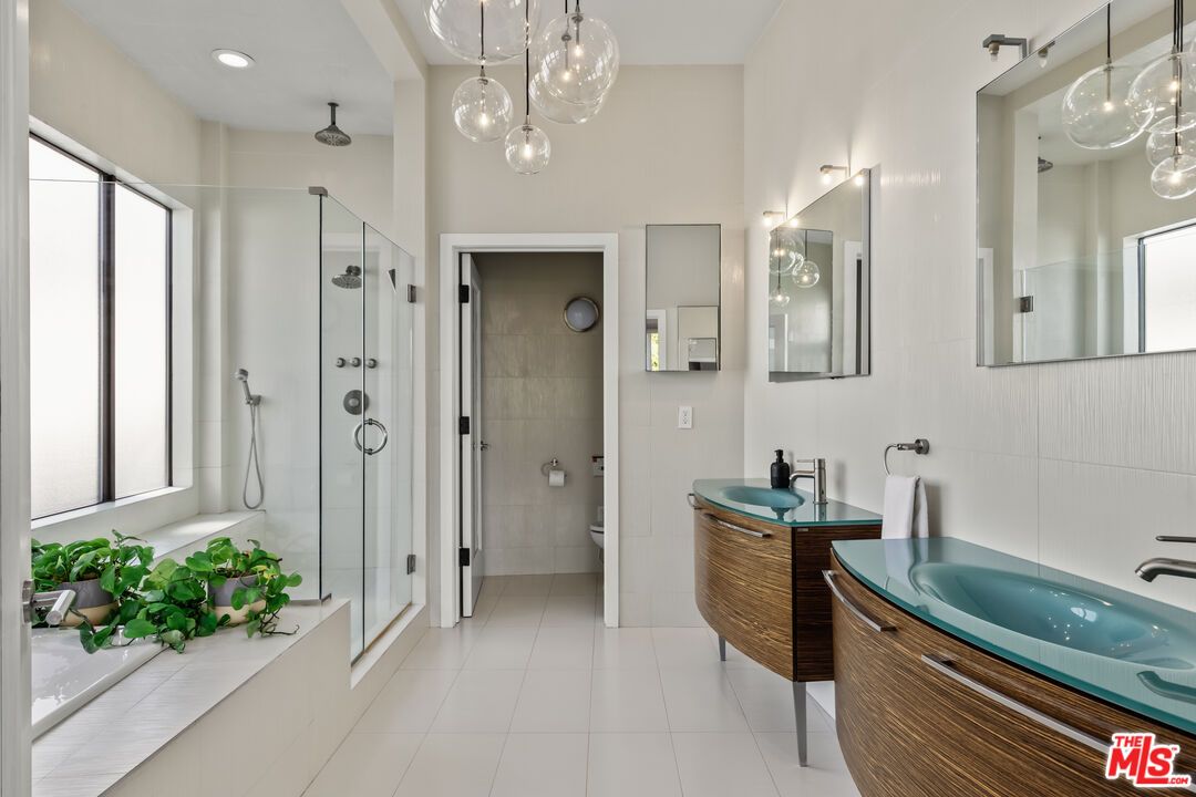 Bathroom, Glass Shower, Interior, Pendant Lights, Recessed Lighting