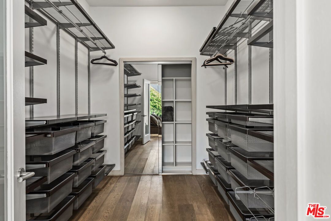 Interior, Walk-in Closets, Wood Texture Flooring