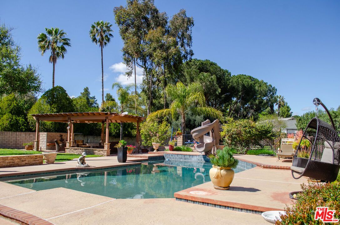 Exterior, Pool
