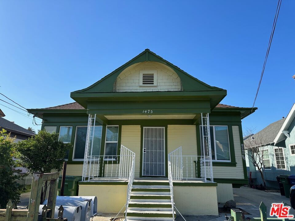 Exterior, Facade, Queen Anne Victorian