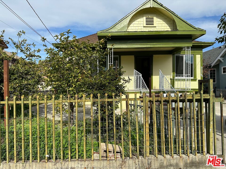 Exterior, Facade, Queen Anne Victorian