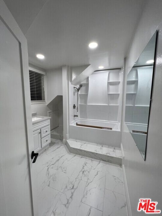 Bathroom, Interior, Marble, Recessed Lighting
