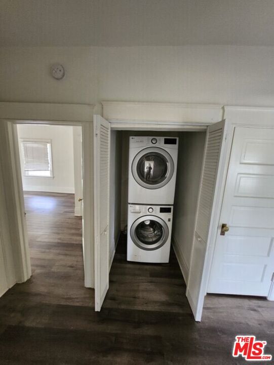 Interior, Utility Closets, Washer, Wood Texture Flooring