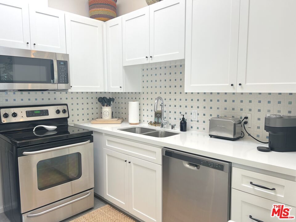 Interior, Kitchen, Stainless Steel Appliances