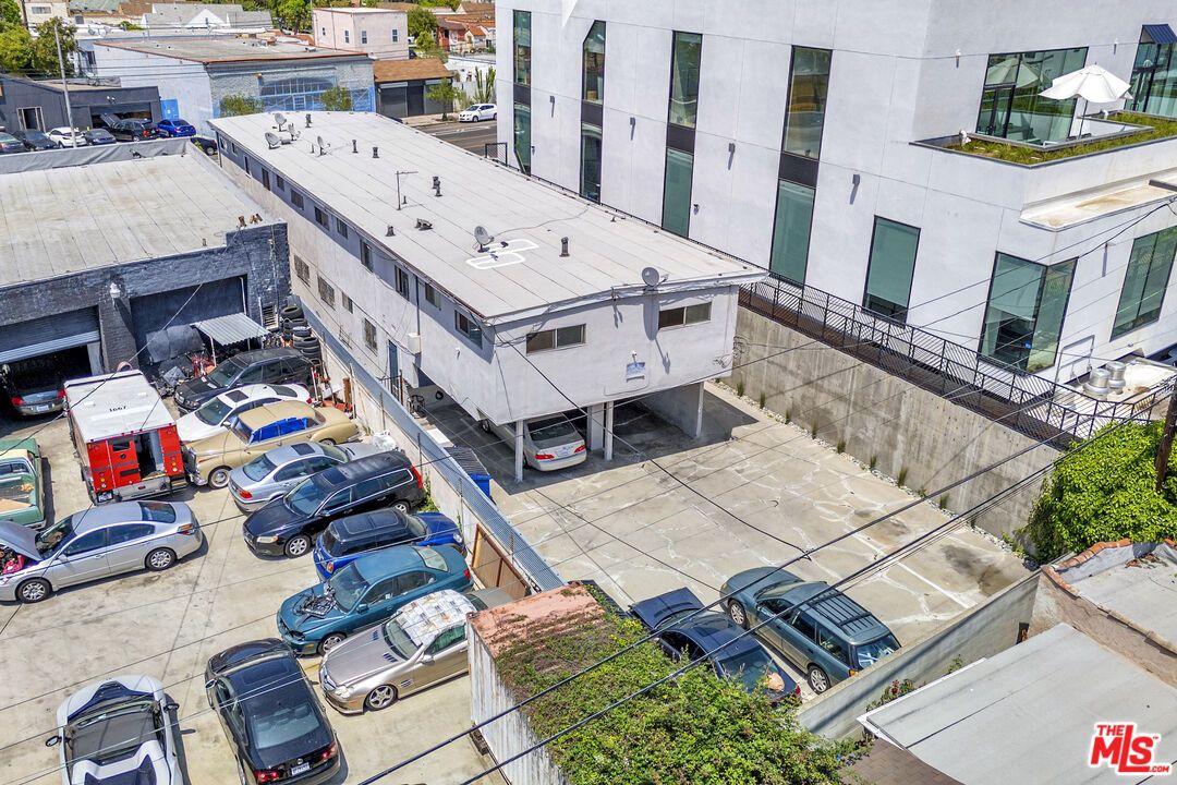 Exterior, Drone