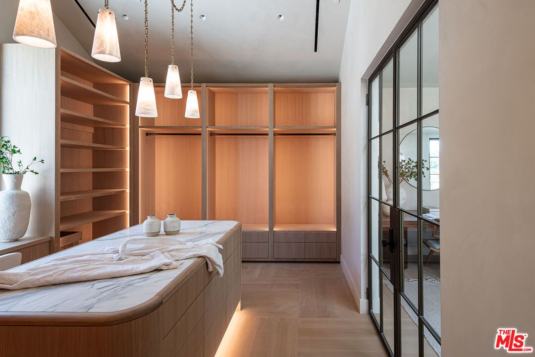 Interior, Pendant Lights, Recessed Lighting, Wood Texture Flooring