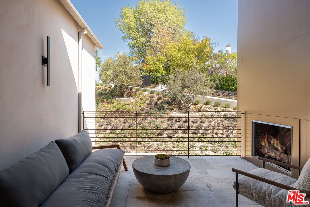 Exterior, Fireplace