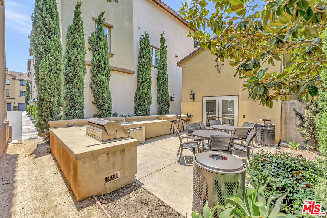 Exterior, Outdoor Kitchen