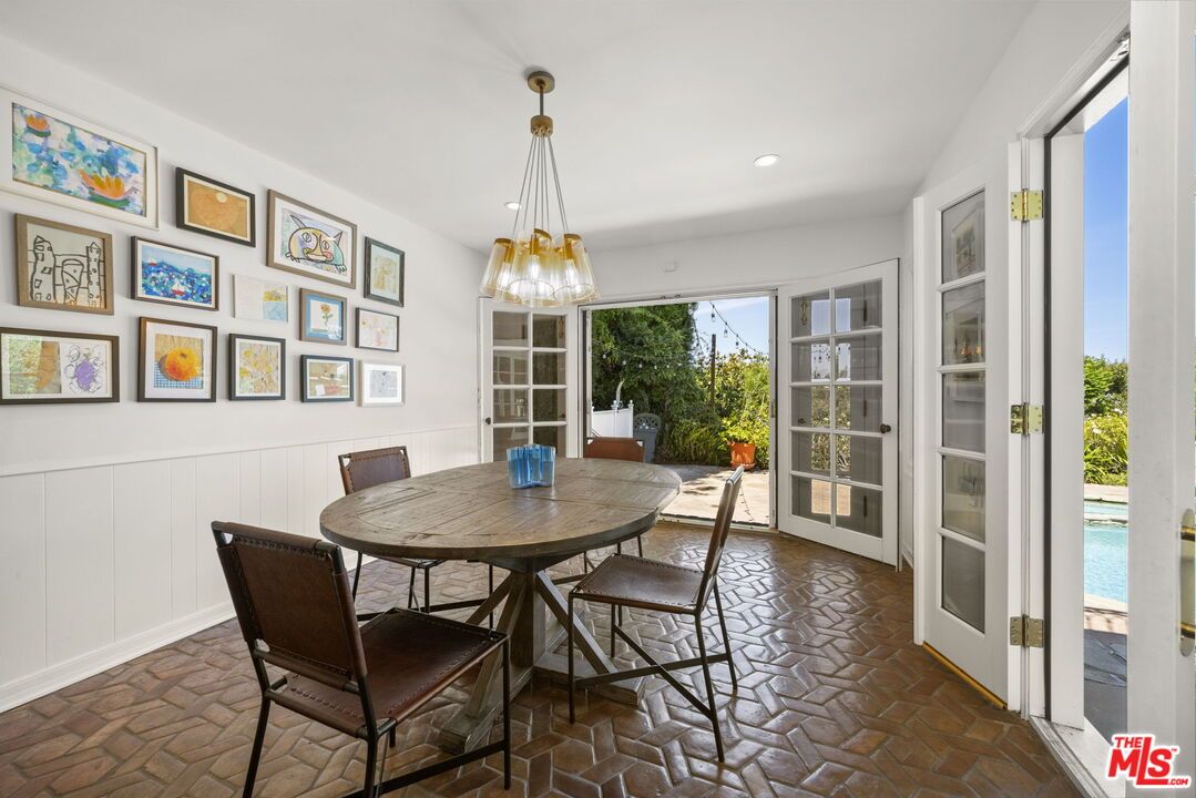 Dining room, Interior, Pendant Lights, Recessed Lighting