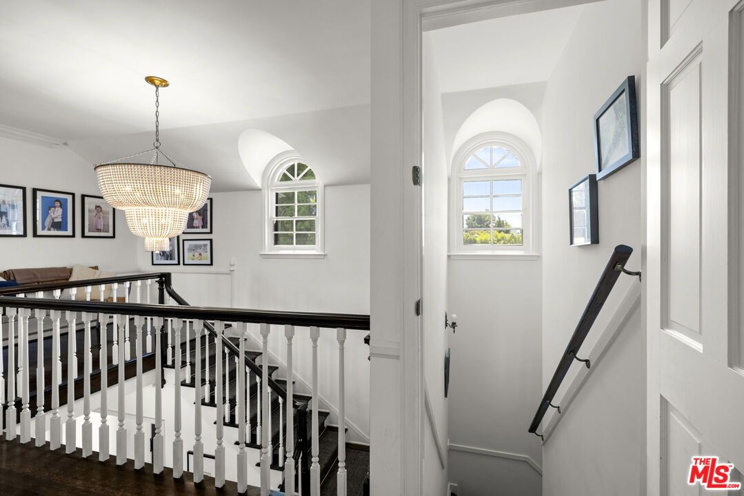 Chandelier, Interior