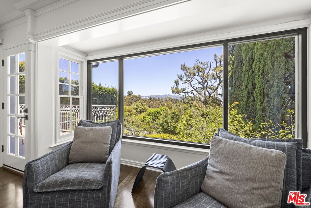 Interior, Sun Room, Wood Texture Flooring