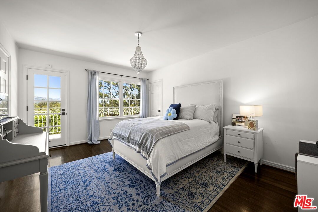 Bedroom, Interior, Pendant Lights, Wood Texture Flooring