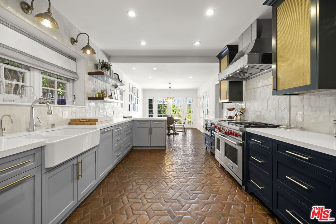 Dining room, Interior, Kitchen, Pendant Lights, Recessed Lighting, Stainless Steel Appliances