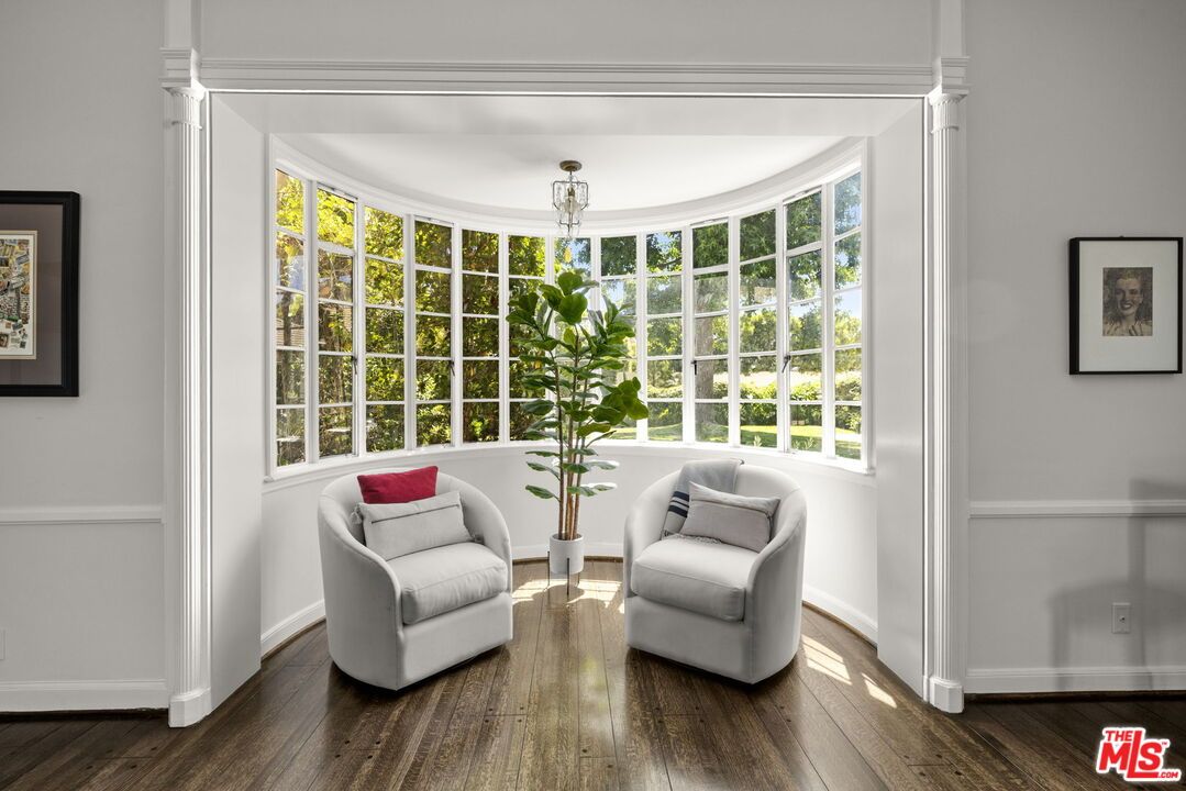 Interior, Pendant Lights, Wood Texture Flooring