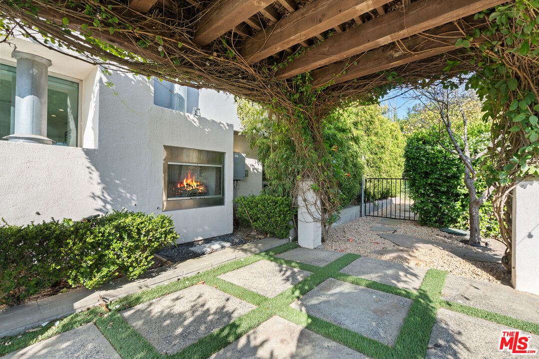 Exterior, Fireplace
