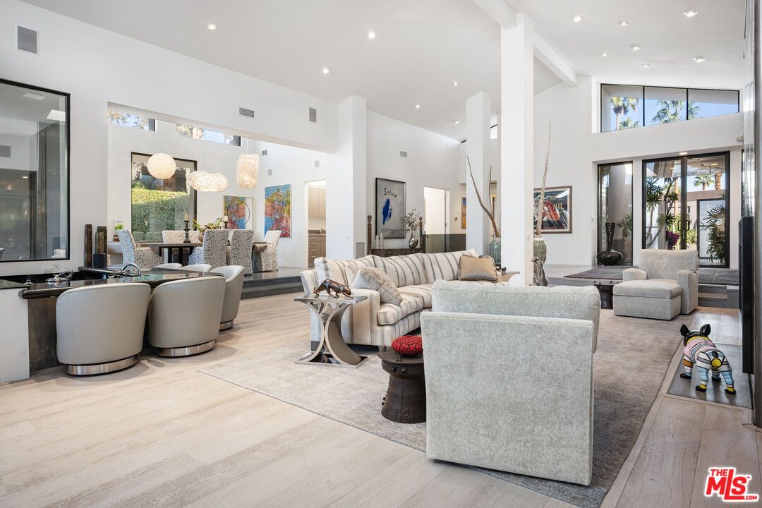 Chandelier, Dining room, Interior, Living room, Recessed Lighting, Wood Texture Flooring